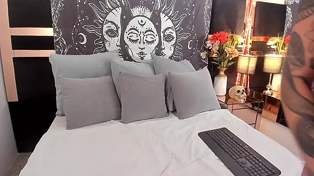 Snapshot of mirandaduboiss chatting on 01.05.26 mirandaduboiss online show from 01.05.26