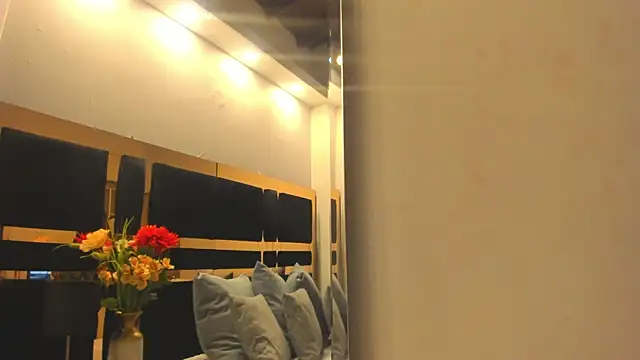 Snapshot of mirandaduboiss chatting on 01.12.26 mirandaduboiss online show from 01.12.26