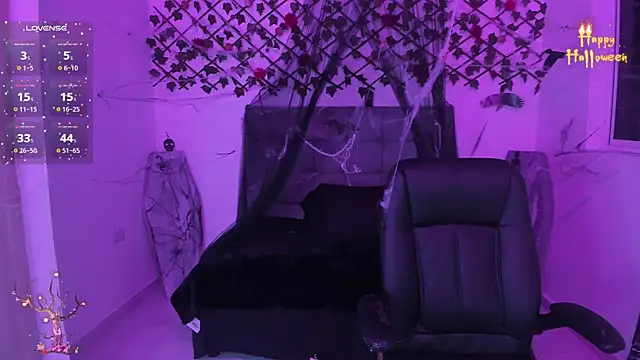 Karly Closson online show from 10.31.25