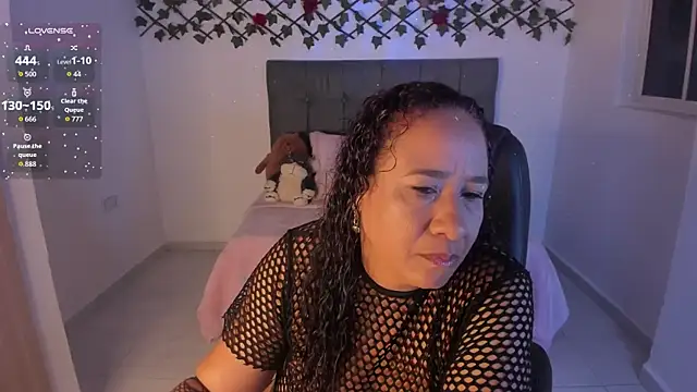 Karly Closson online show from 11.04.25