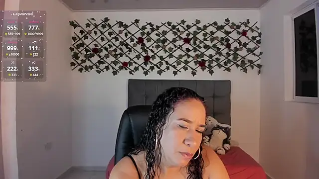 Karly Closson online show from 11.22.25