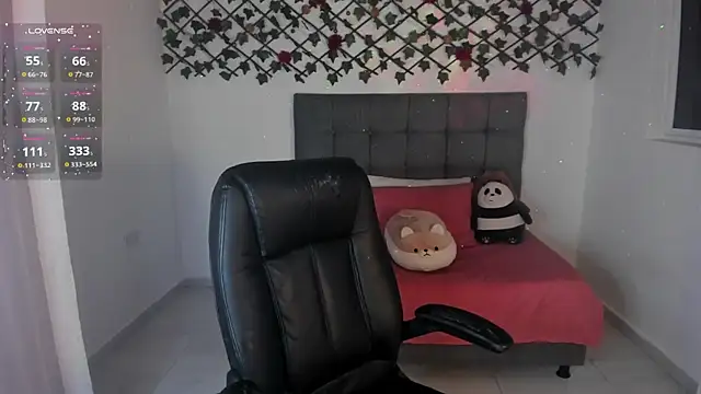 Karly Closson online show from 11.23.25