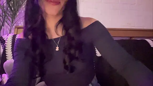 Snapshot of kaithra chatting on 11.24.25 kaithra online show from 11.24.25