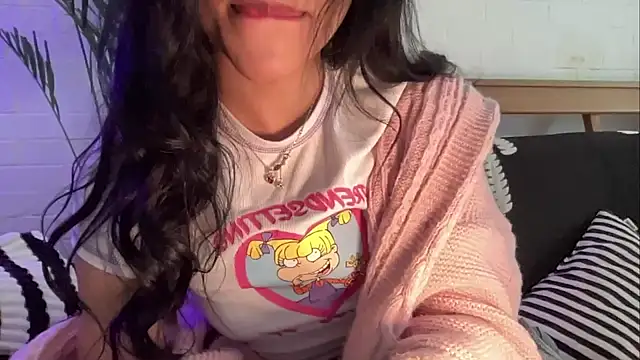 Snapshot of kaithra chatting on 11.29.25 kaithra online show from 11.29.25