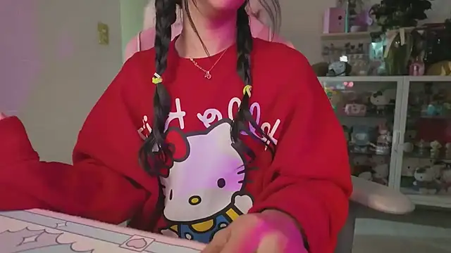 Snapshot of kaithra chatting on 12.16.25 kaithra online show from 12.16.25