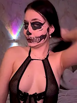 KailyBell online show from 10.31.25