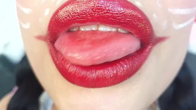 mia roux1 online show from 10.22.25