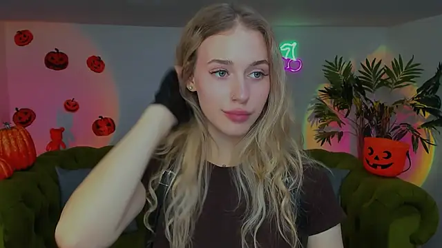 sassy cutie online show from 10.30.25