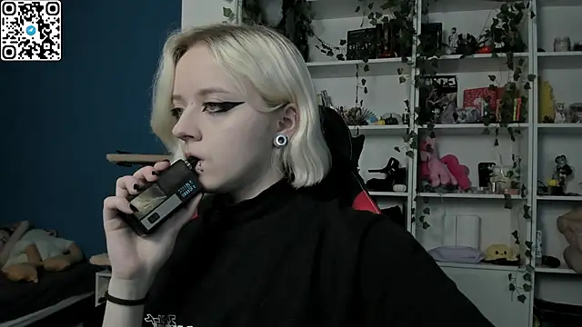 Holy Mistress S online show from 12.03.25