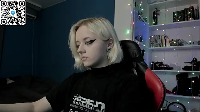 Holy Mistress S online show from 12.16.25