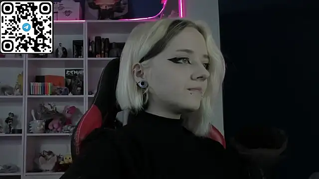 Snapshot of Holy_Mistress_S chatting on 05.05.26 Holy Mistress S online show from 05.05.26