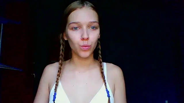 Snapshot of mari_martin chatting on 11.09.25 mari martin online show from 11.09.25