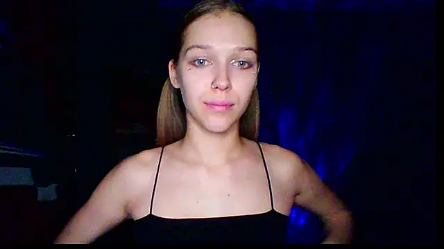 Snapshot of mari_martin chatting on 11.19.25 mari martin online show from 11.19.25