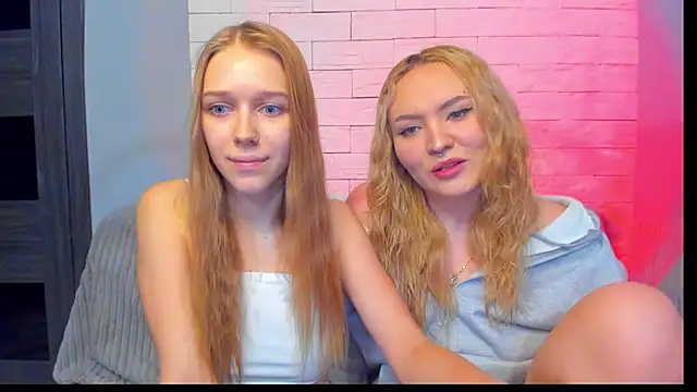 Snapshot of mari_martin chatting on 12.14.25 mari martin online show from 12.14.25