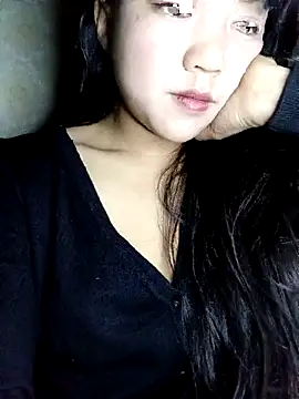 Quynhsumon online show from 01.16.26