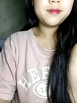 Quynhsumon online show from 02.14.26