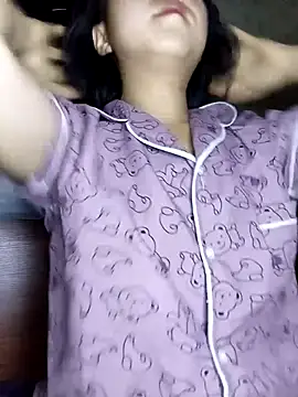 Quynhsumon online show from 02.20.26