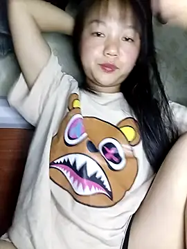 Quynhsumon online show from 03.18.26