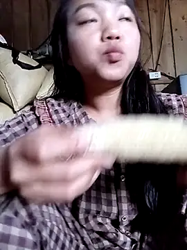 Quynhsumon online show from 04.19.26