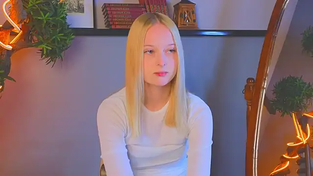 YungLyssy online show from 10.26.25