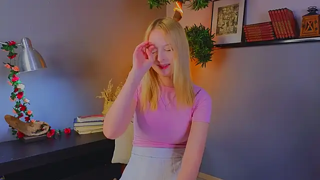 YungLyssy online show from 11.08.25