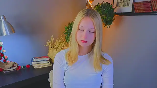 YungLyssy online show from 11.09.25