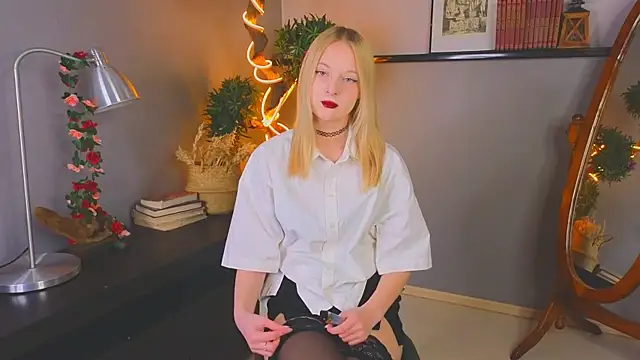 YungLyssy online show from 11.26.25