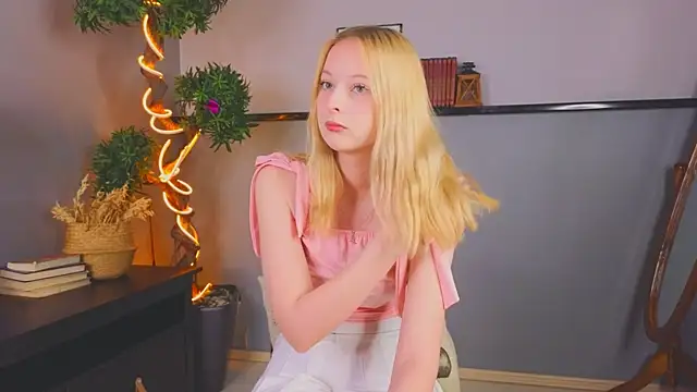 YungLyssy online show from 11.30.25