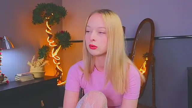 YungLyssy online show from 12.16.25