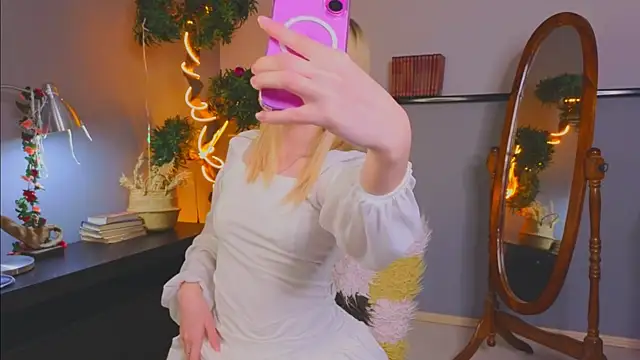 YungLyssy online show from 12.17.25