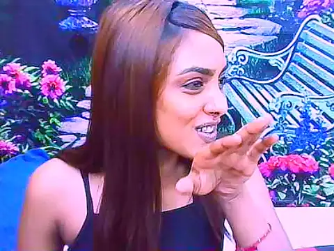 Snapshot of IndianPretty1 chatting on 10.29.25 IndianPretty1 online show from 10.29.25