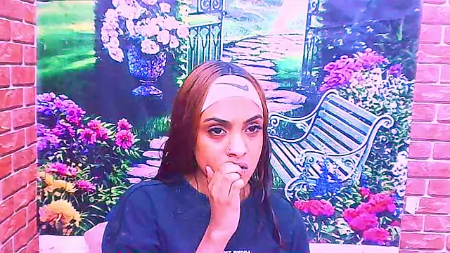 Snapshot of IndianPretty1 chatting on 11.21.25 IndianPretty1 online show from 11.21.25