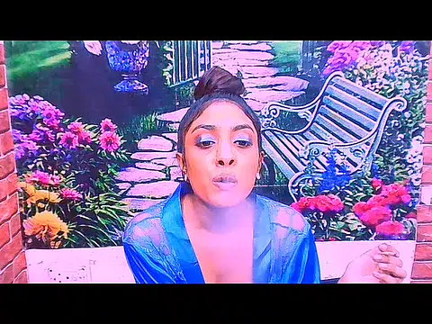 Snapshot of IndianPretty1 chatting on 11.26.25 IndianPretty1 online show from 11.26.25