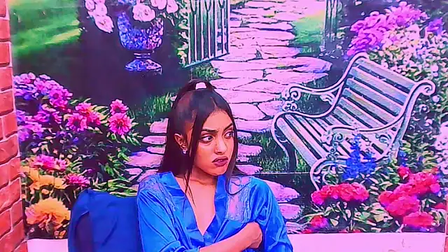 Snapshot of IndianPretty1 chatting on 11.27.25 IndianPretty1 online show from 11.27.25