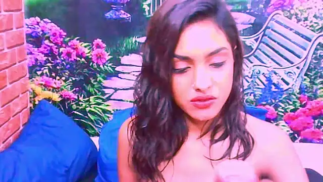 Snapshot of IndianPretty1 chatting on 11.29.25 IndianPretty1 online show from 11.29.25