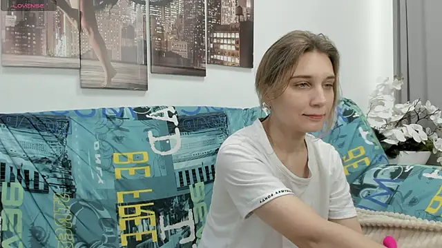 Snapshot of Tenderly_Sophie chatting on 12.20.25 Tenderly Sophie online show from 12.20.25