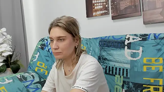 Snapshot of Tenderly_Sophie chatting on 02.13.26 Tenderly Sophie online show from 02.13.26