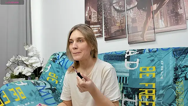 Snapshot of Tenderly_Sophie chatting on 04.26.26 Tenderly Sophie online show from 04.26.26