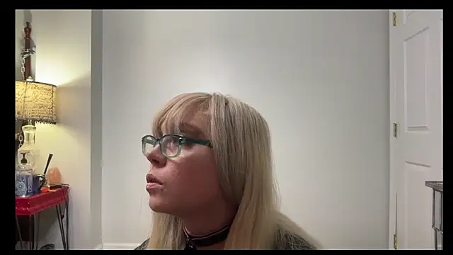 Snapshot of daddysprincess731 chatting on 11.05.25 daddysprincess731 online show from 11.05.25