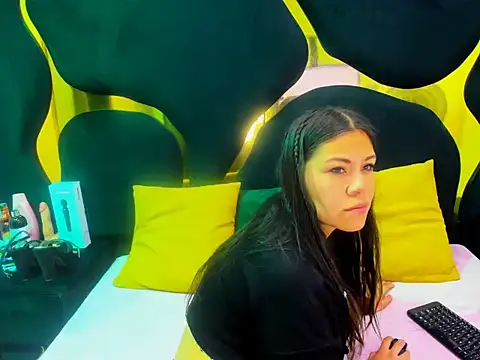 Gianna Johnson online show from 12.04.25