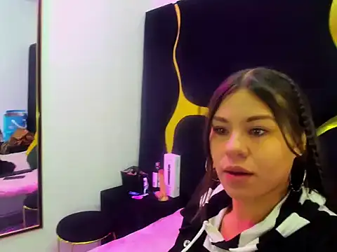 Gianna Johnson online show from 12.05.25