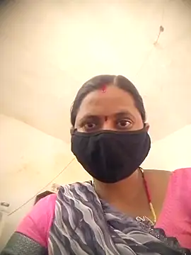 Snapshot of QRESABABY chatting on 10.22.25 QRESABABY online show from 10.22.25