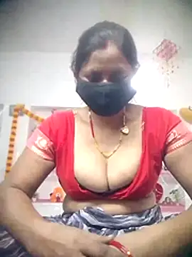 Snapshot of QRESABABY chatting on 10.24.25 QRESABABY online show from 10.24.25