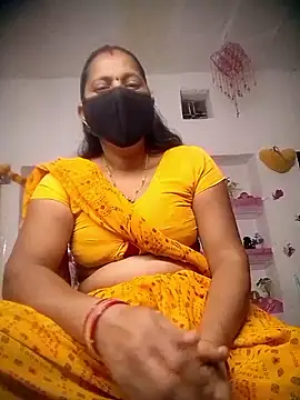 Snapshot of QRESABABY chatting on 10.26.25 QRESABABY online show from 10.26.25