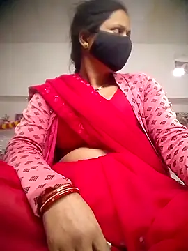 Snapshot of QRESABABY chatting on 10.28.25 QRESABABY online show from 10.28.25