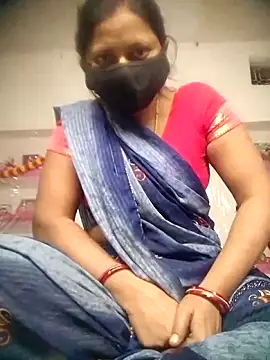 Snapshot of QRESABABY chatting on 10.29.25 QRESABABY online show from 10.29.25