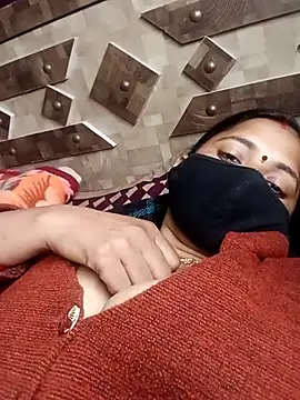 Snapshot of QRESABABY chatting on 11.18.25 QRESABABY online show from 11.18.25