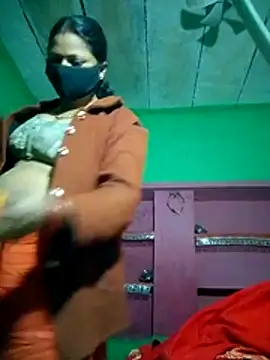 Snapshot of QRESABABY chatting on 11.27.25 QRESABABY online show from 11.27.25