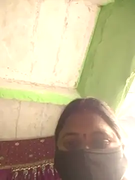 Snapshot of QRESABABY chatting on 11.27.25 QRESABABY online show from 11.27.25