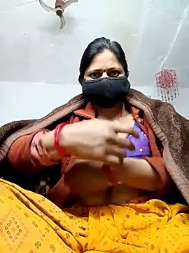 Snapshot of QRESABABY chatting on 12.13.25 QRESABABY online show from 12.13.25